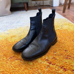 Everlane Italian Leather Chelsea Boots Size 6